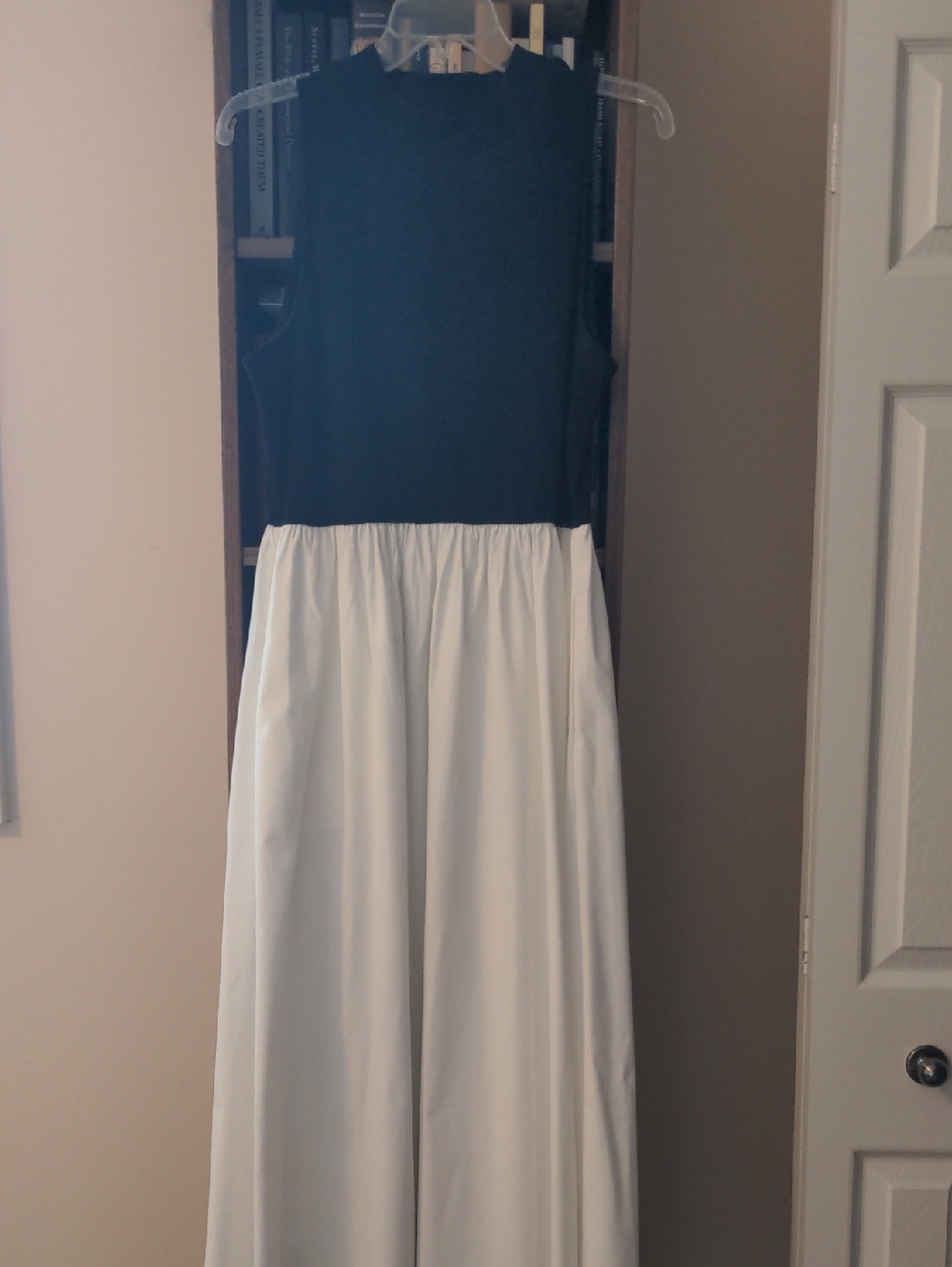 Sleeveless Black Bodice White Skirt Maxi Dress - Picture 2 of 8
